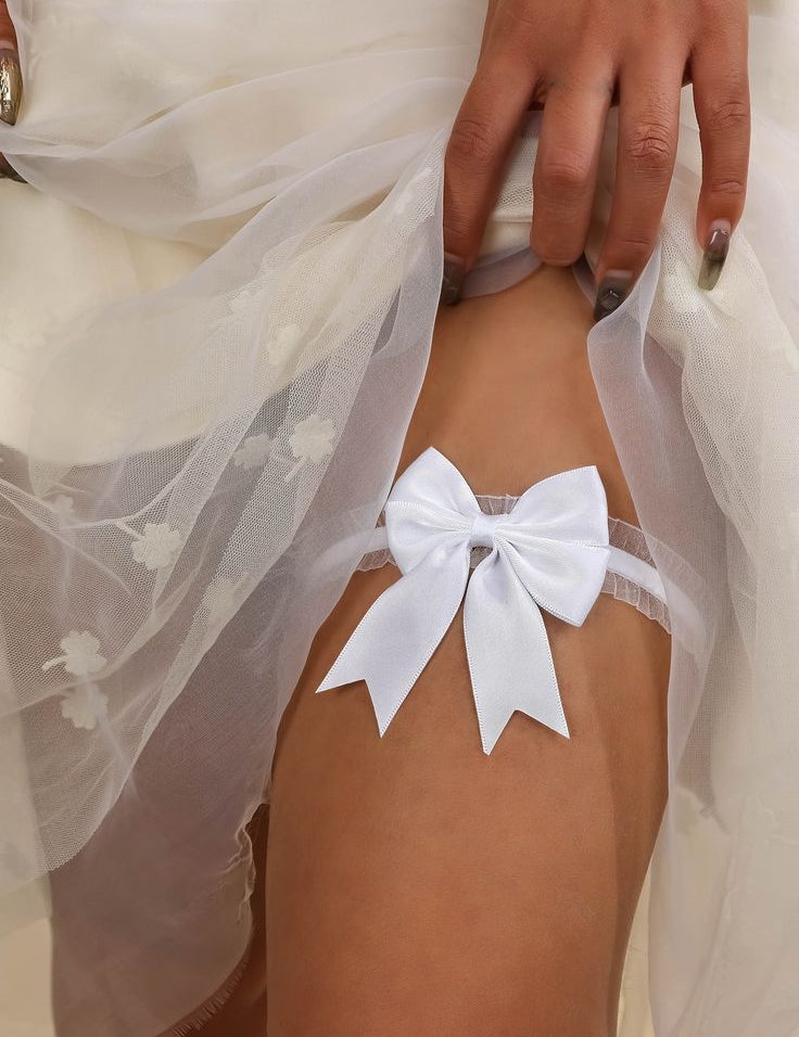 BowDecorBridalGarterBeltIdiscoveredamazing.jpg
